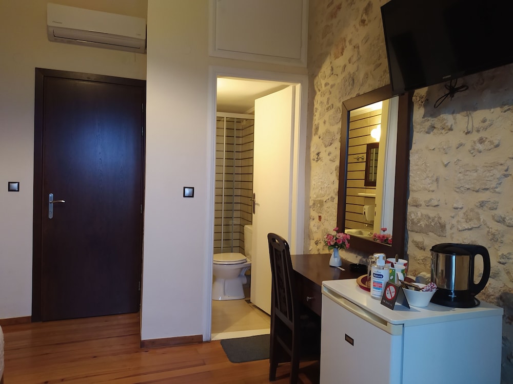 The Sea Front Rooms And Apartments 3/50