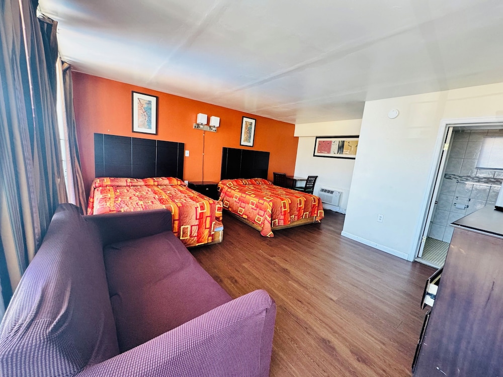 Skyview Manor Motel 40/54