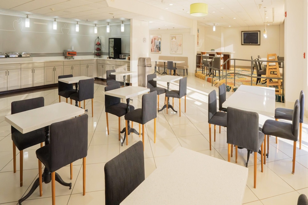 Elimwood Hotel, A Ramada by Wyndham 47/64