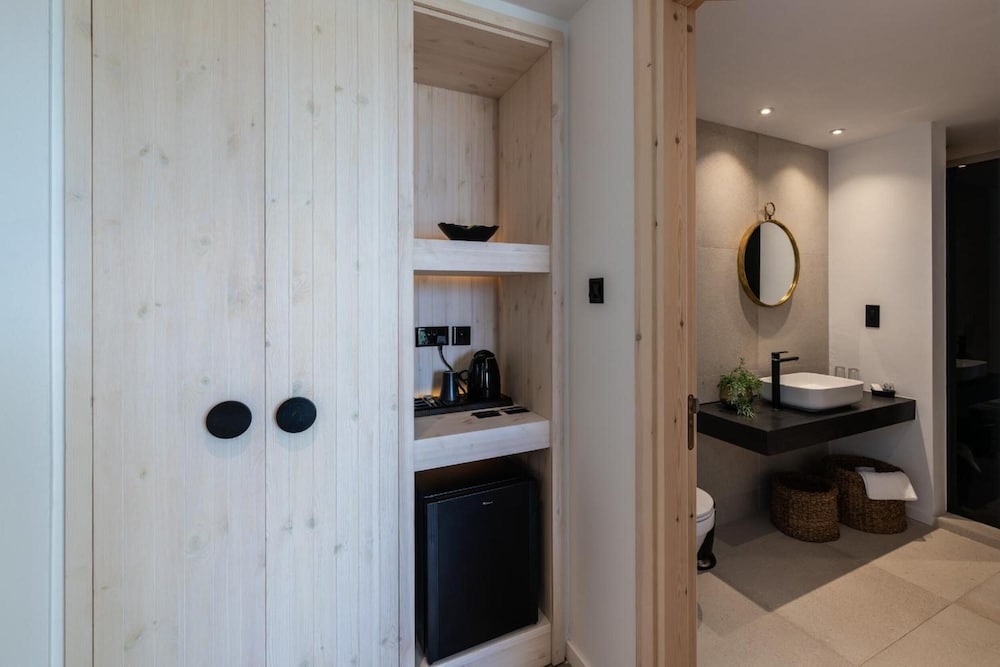Abacus Suites 19/82