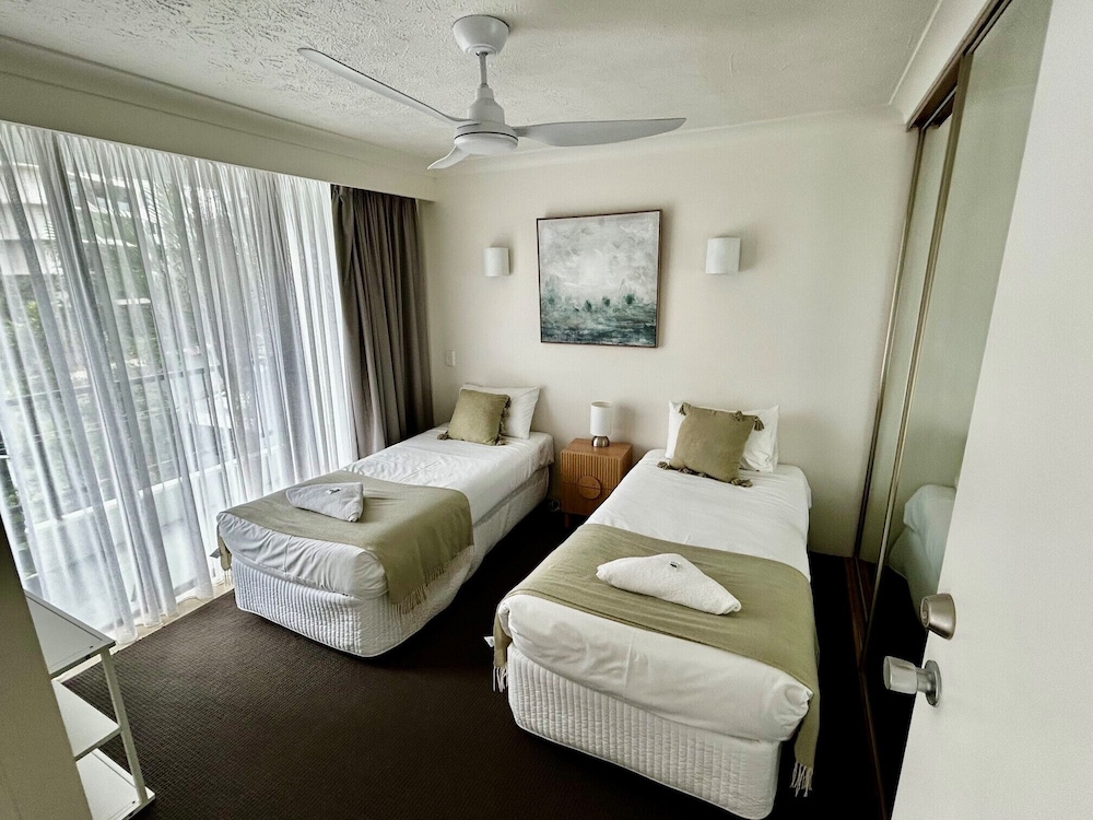 Pacific Resort Broadbeach 28/77