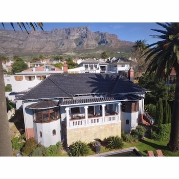Cape Riviera Guesthouse 48/50