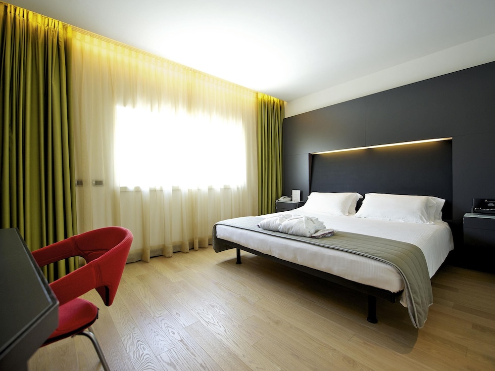 Mercure Nerocubo Rovereto 12/48