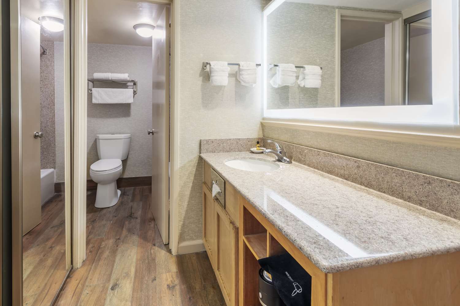 Best Western Plus Hill House 43/43