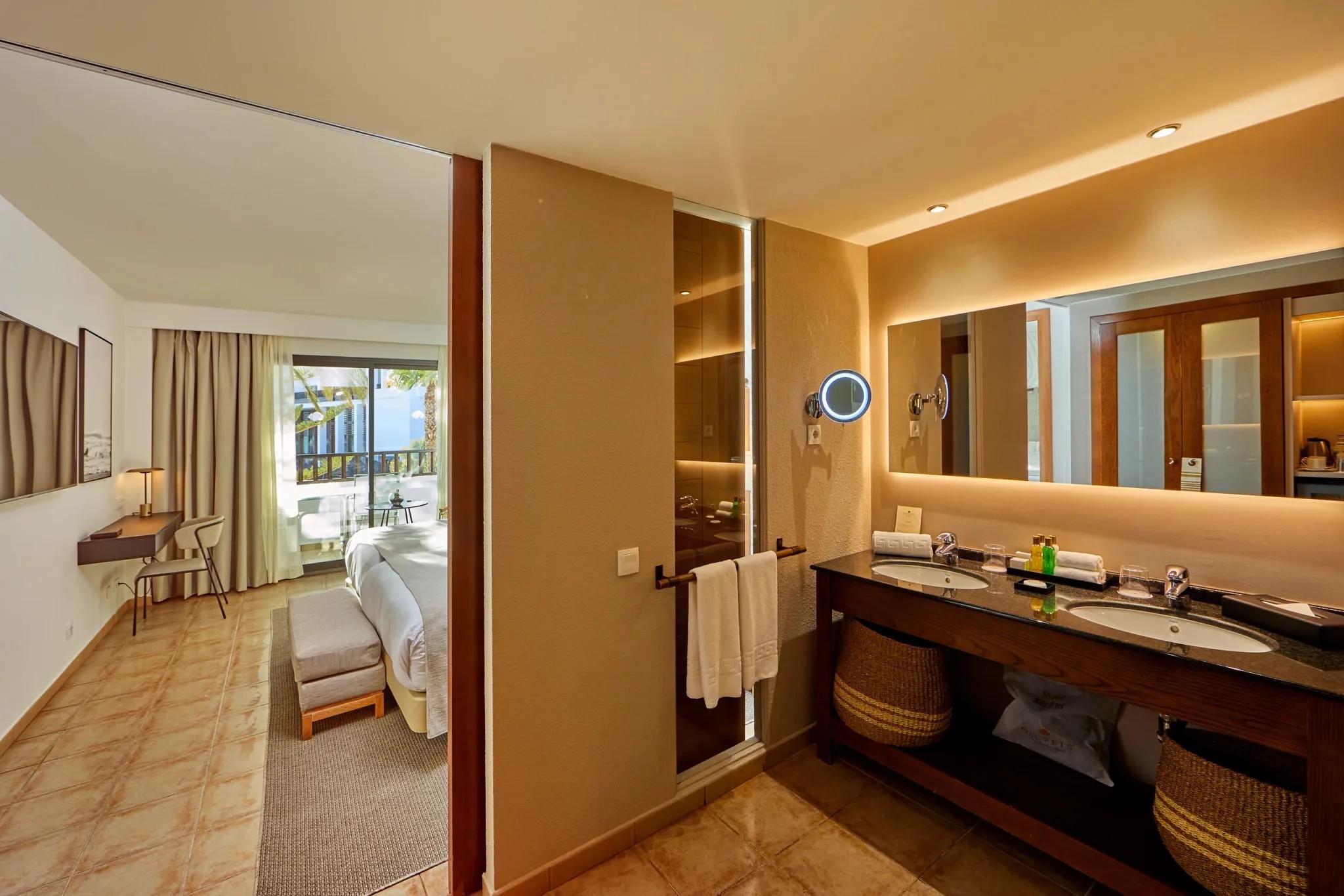 Room, Double Bed, Pool View, Balcony or Terrace