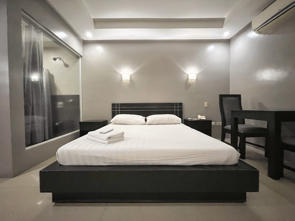 Rumi Apartelle Hotel 10/24