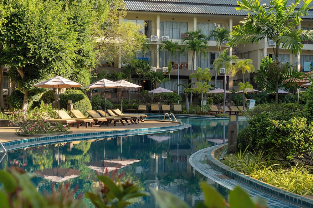 The Green Park Resort 56/65
