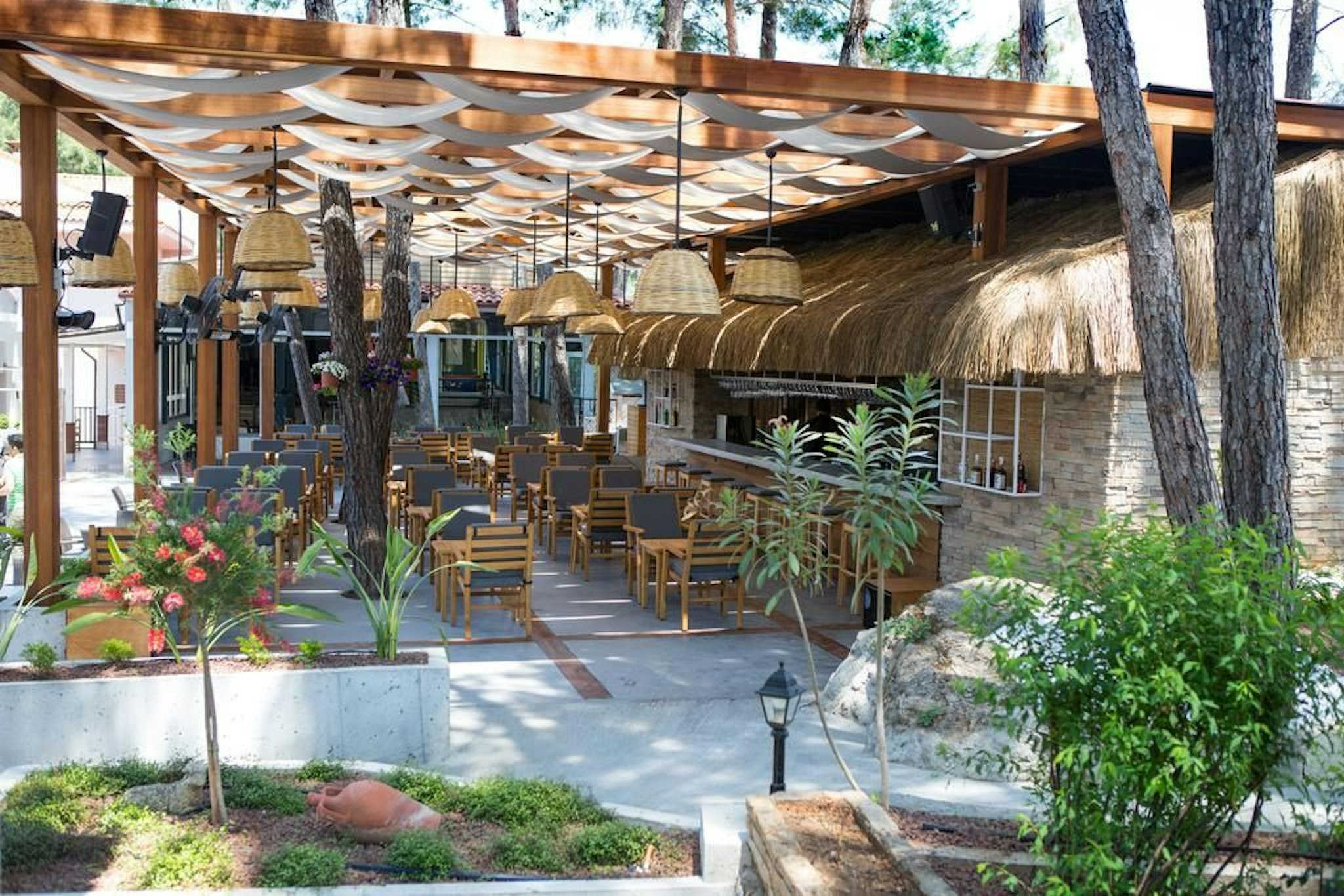 Pine Valley Hotel 17/21