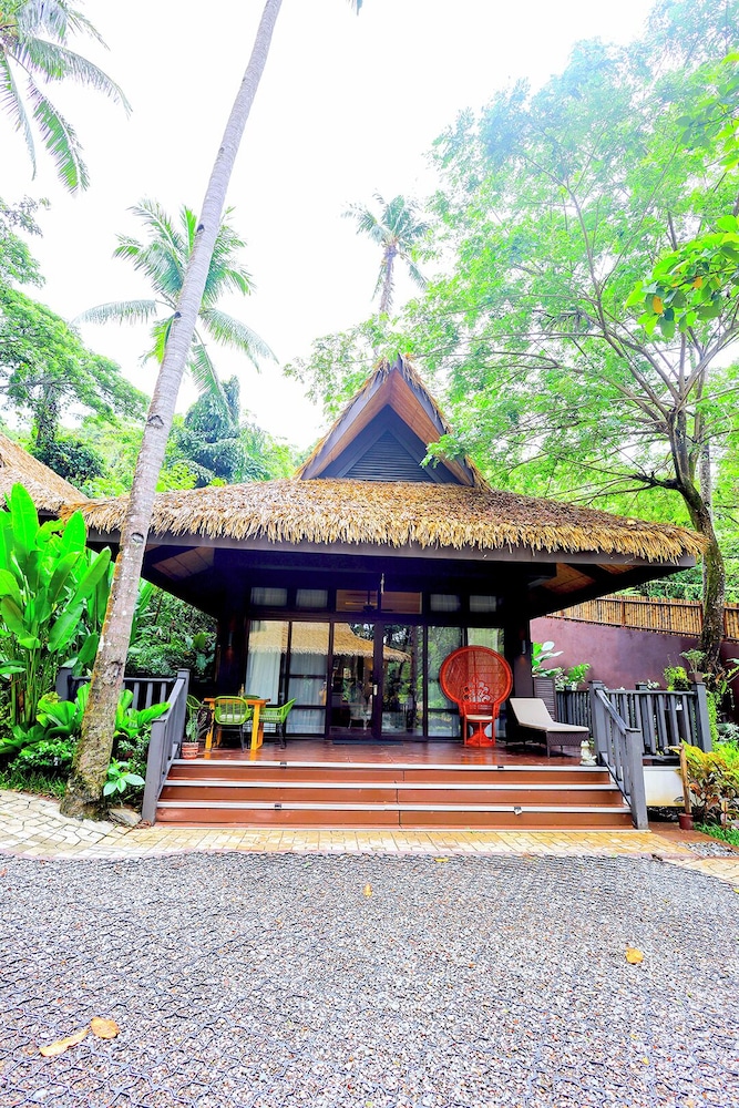 Lihim Resorts 8/75