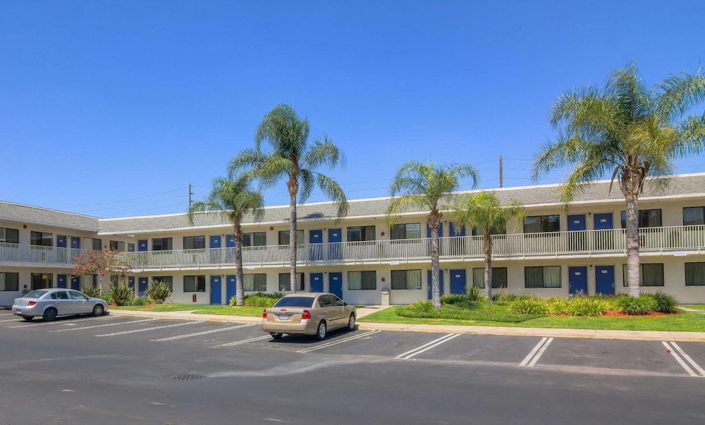 Vagabond Inn Sylmar (Ex Motel 6 Los Angeles) 2/13