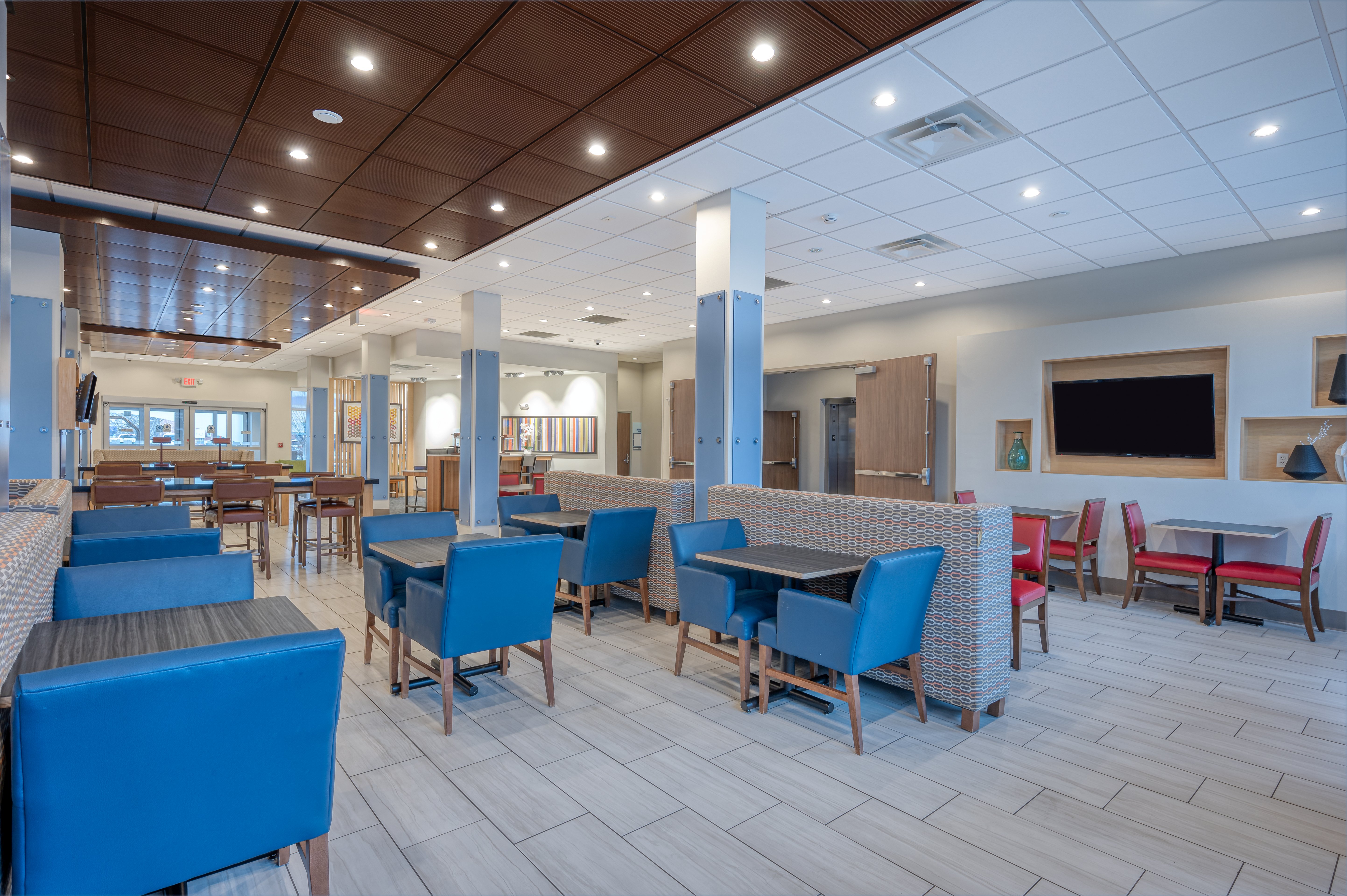 Holiday Inn Express Suites St Louis Chesterfield 33/46