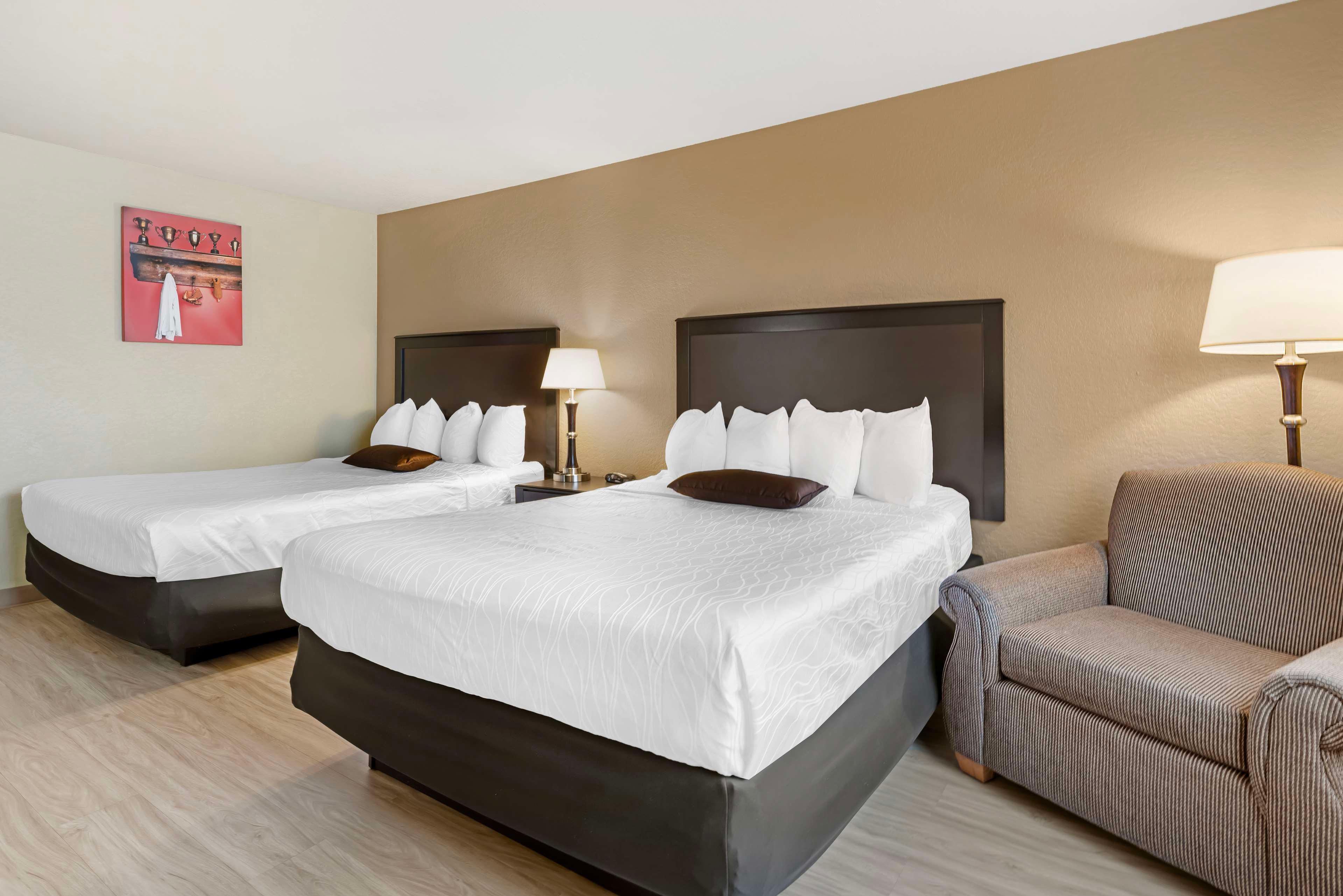 Room, 2 King Beds, Best Western Green Bay Inn Conference Center 1/2