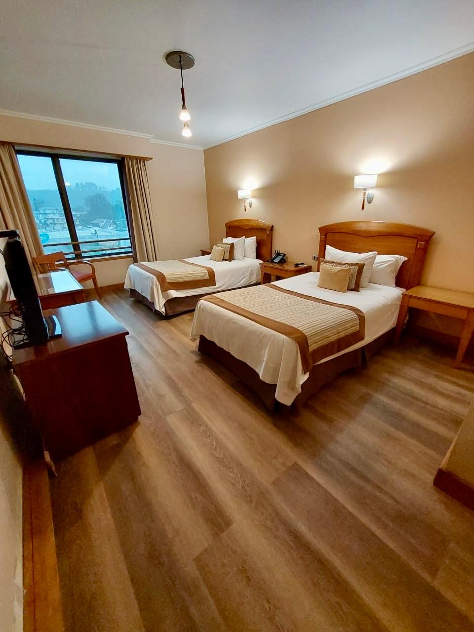 Superior, Twin Beds, Bay View