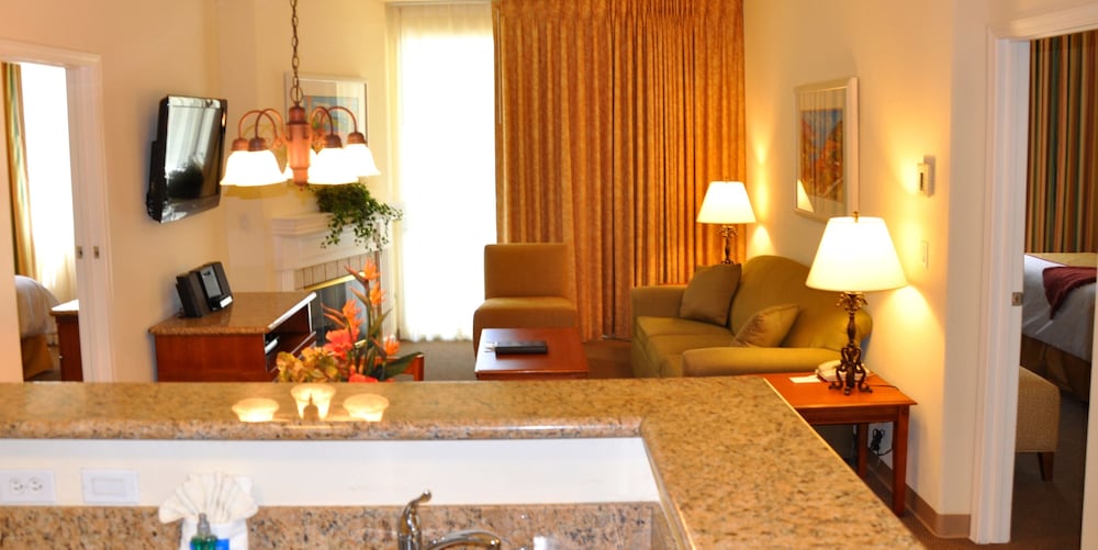 Club De Soleil All-Suite Resort 17/44