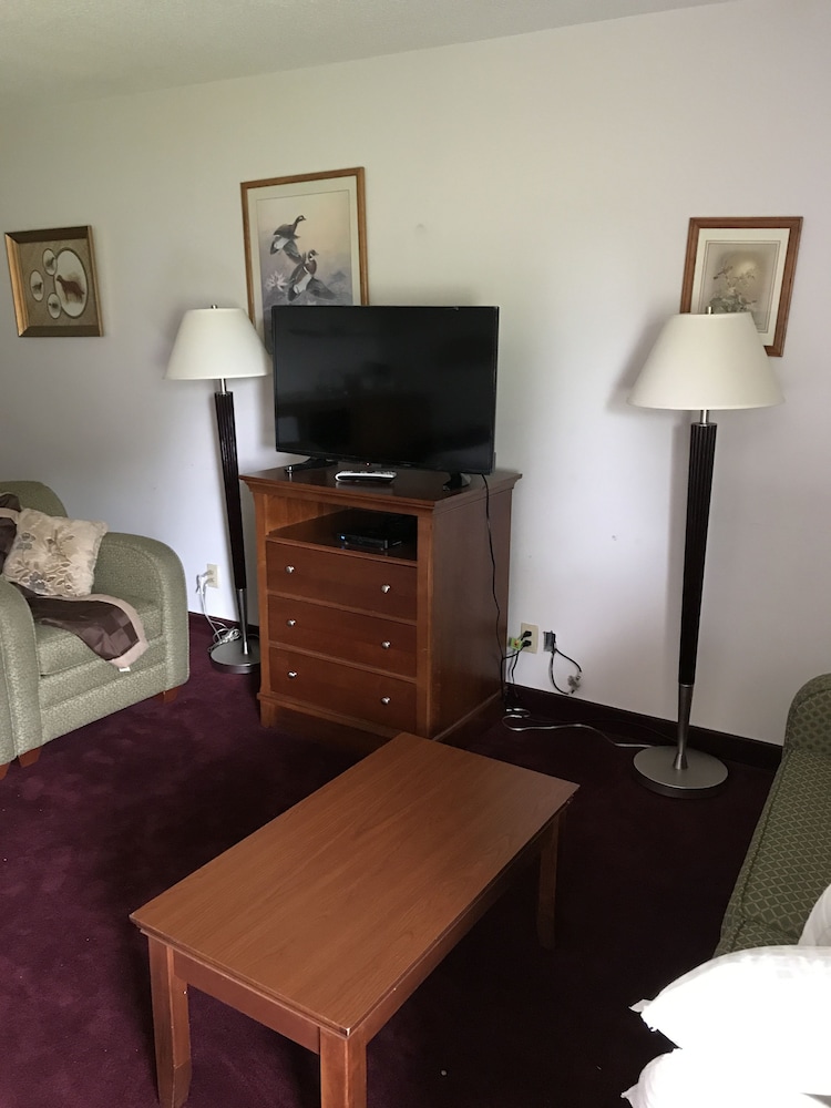 Laketree Inn And Suites Marion 25/34