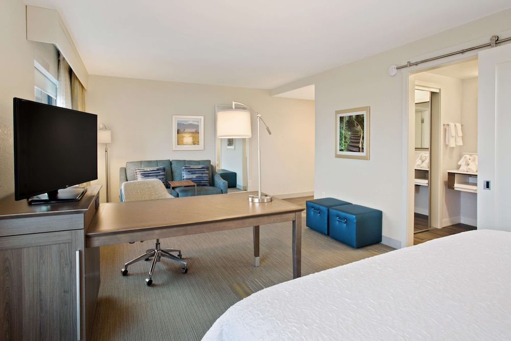 Hampton Inn & Suites-Seattle Woodinville WA 48/51