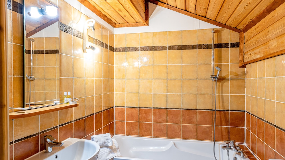 LES CHALETS DE L ALTIPORT 44/50