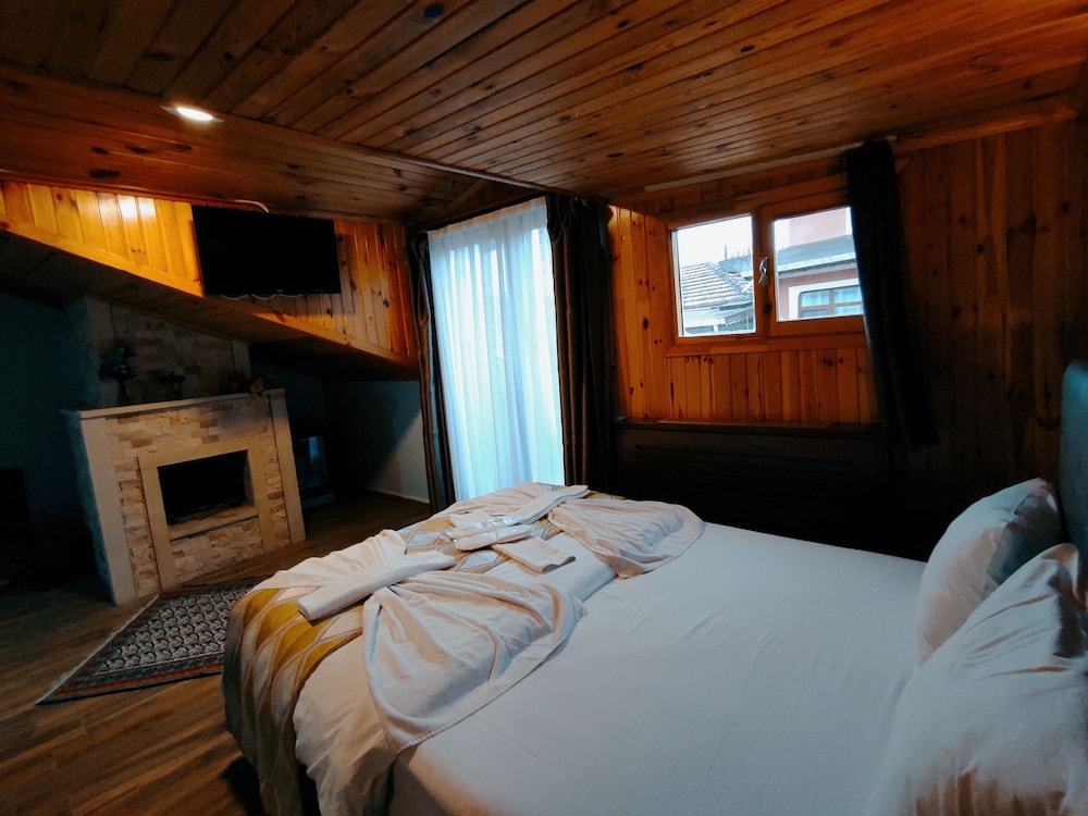 Hill River Hotel 9/44