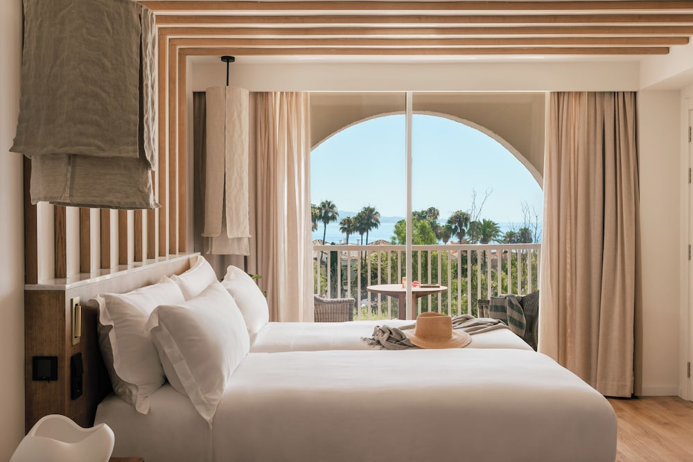 2 Bedrooms, Ultimate, Me, Suite