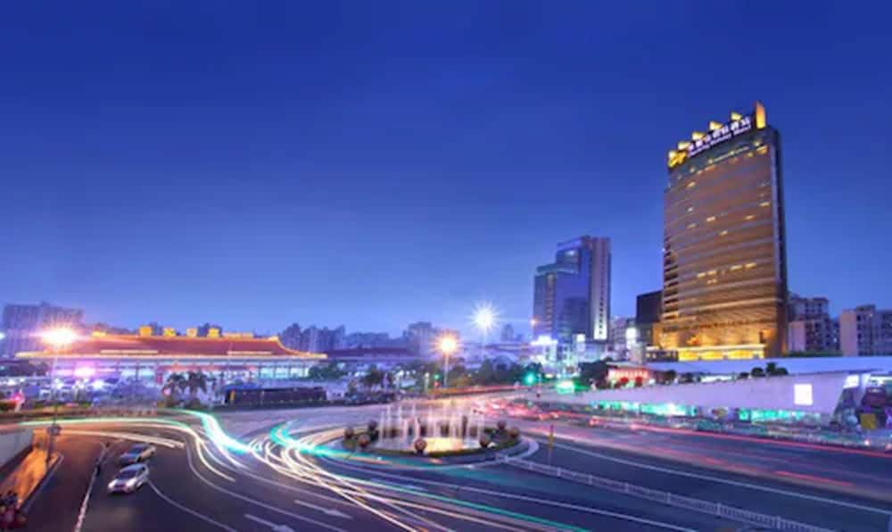 Zhuhai Charming Holiday Hotel 2/40