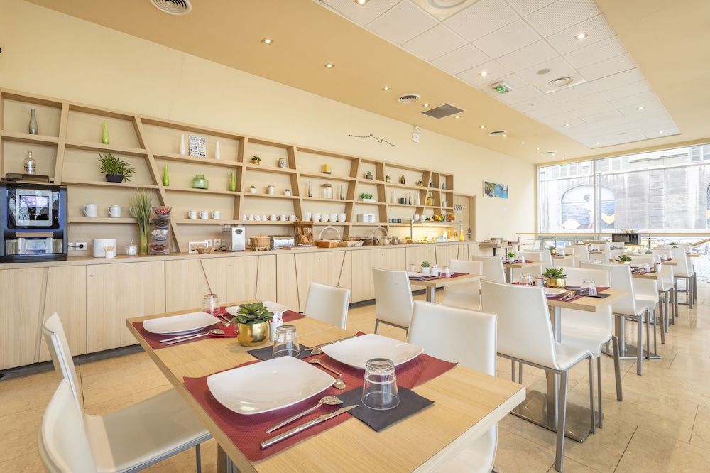 restaurant cafeteria
