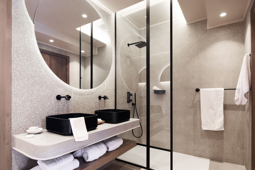 Alexandra Golden Family Innovation Resort 76/76