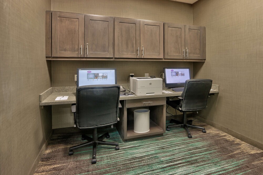 Hampton Inn and Suites Artesia 41/46