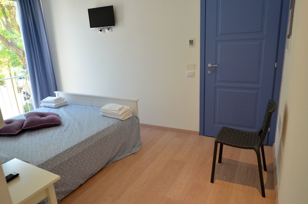 Petit Hotel 6/50