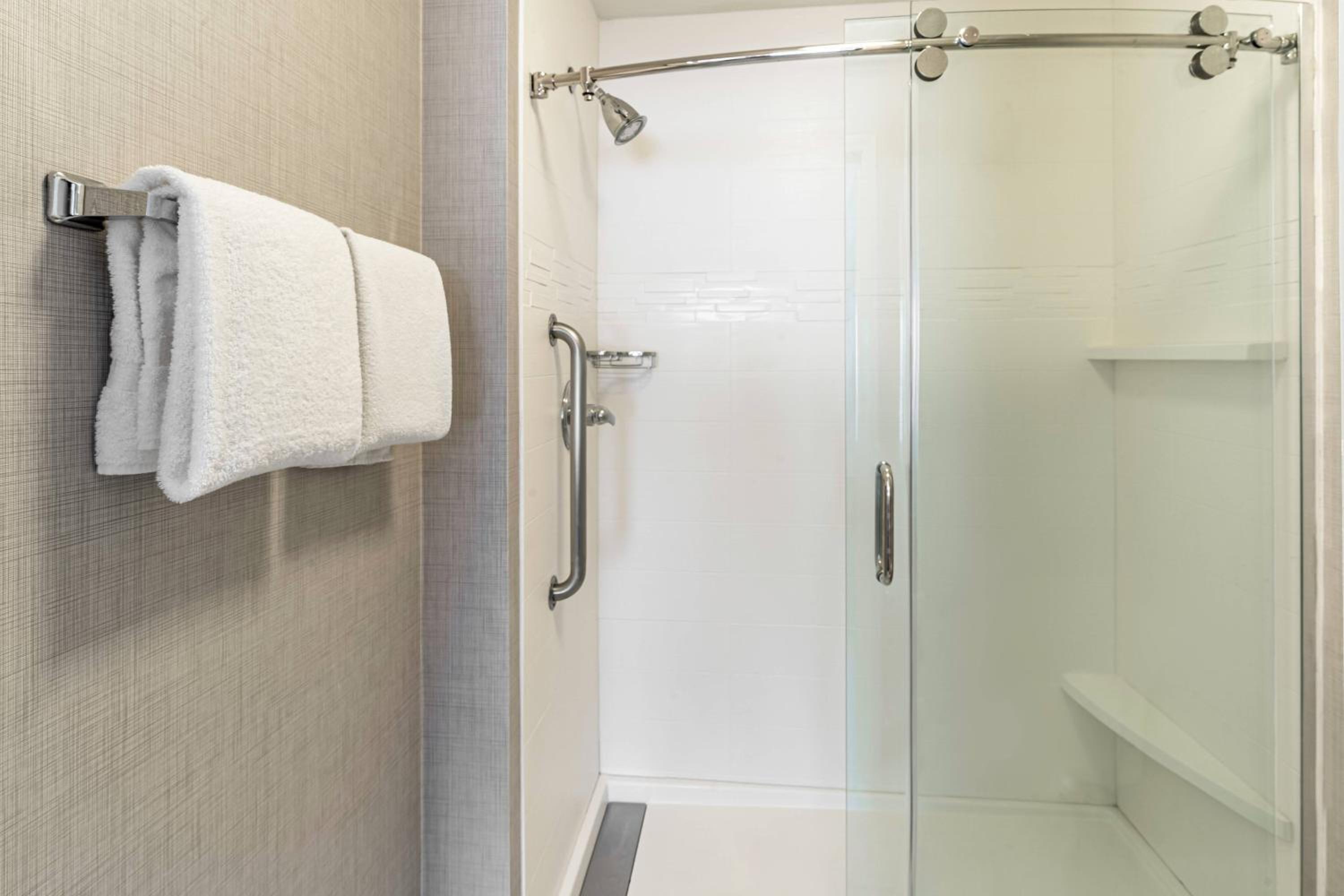 جناح بسرير كوين بغرفة نوم واحدة مع أريكة بحوض استحمام لذوي الإعاقة، Residence Inn Sacramento Rancho Cordova 8/8