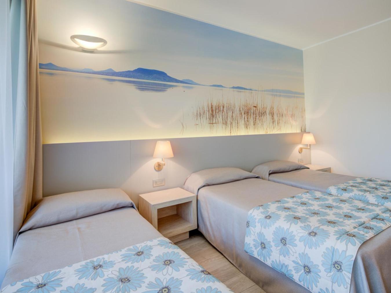 Triple balcony room*