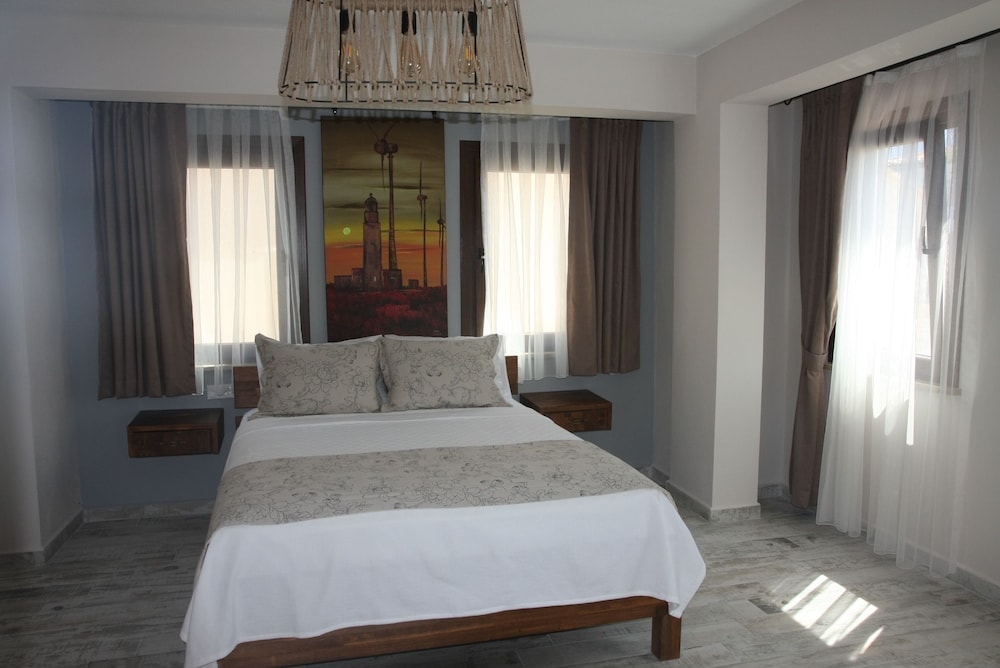 Tenedion Hotel 15/25