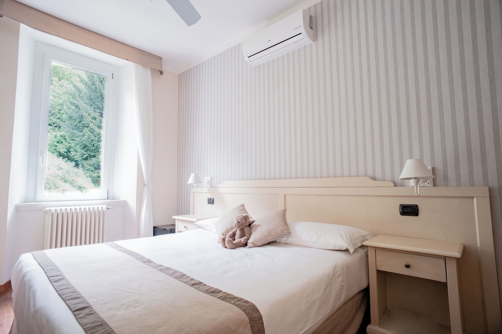 STANDARD, DOUBLE BED, MOUNTAIN VIEW, NO ELEVATOR, SMALL