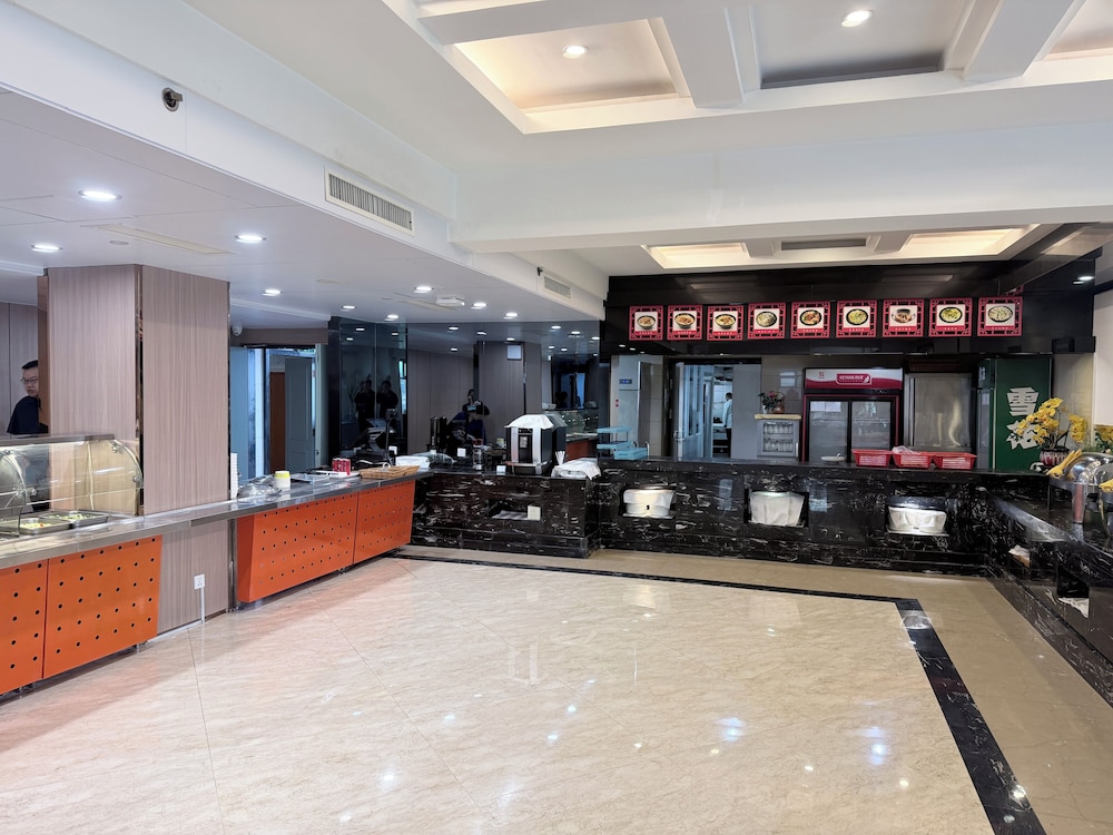 Communication International Hotel 4/34