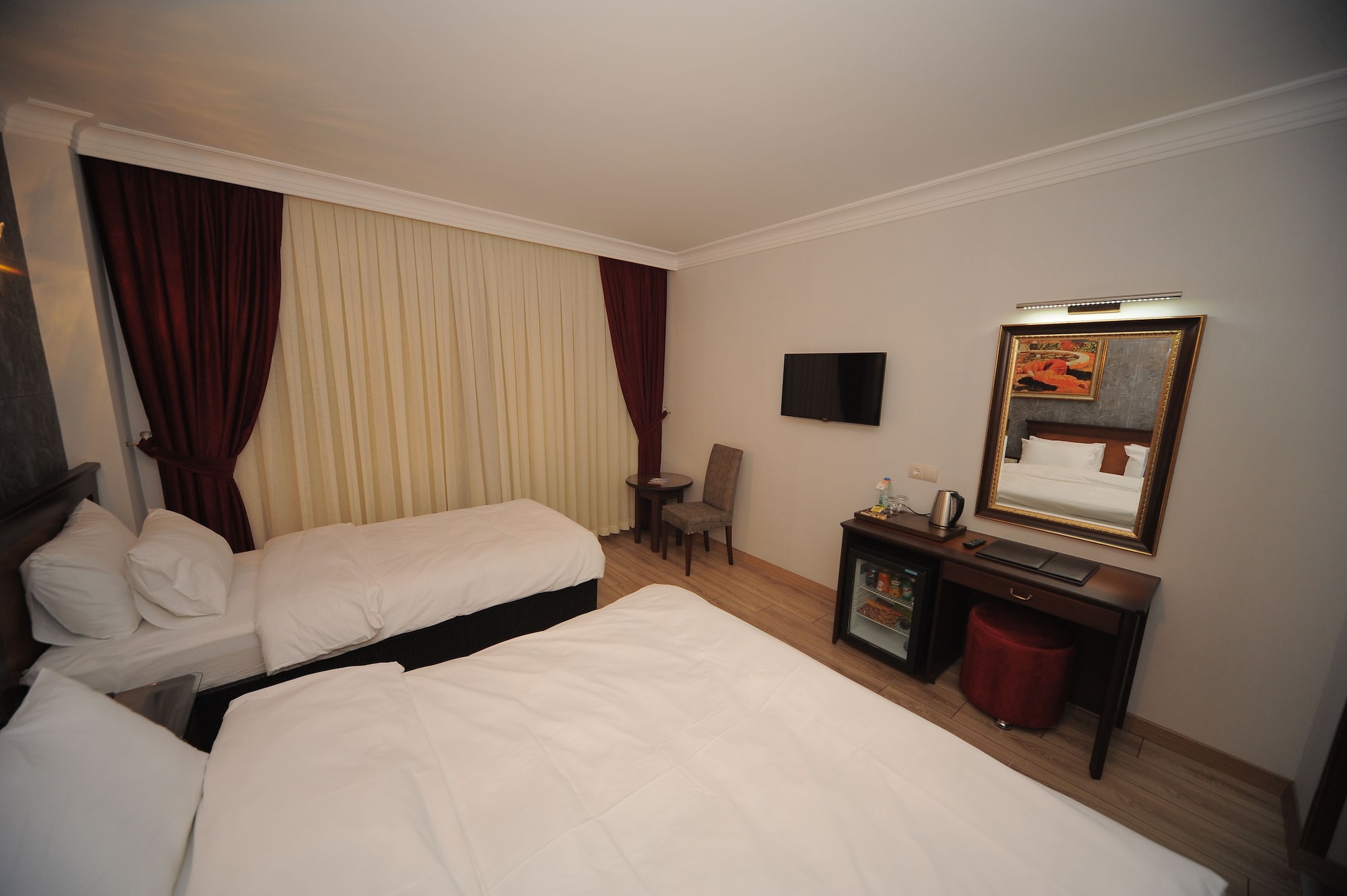 FAMILY, 1 DOUBLE AND 1 SINGLE BED