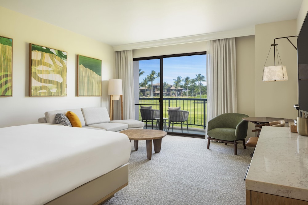 ROOM, KING BED, RESORT VIEW, BATHTUB, ACCESSIBLE