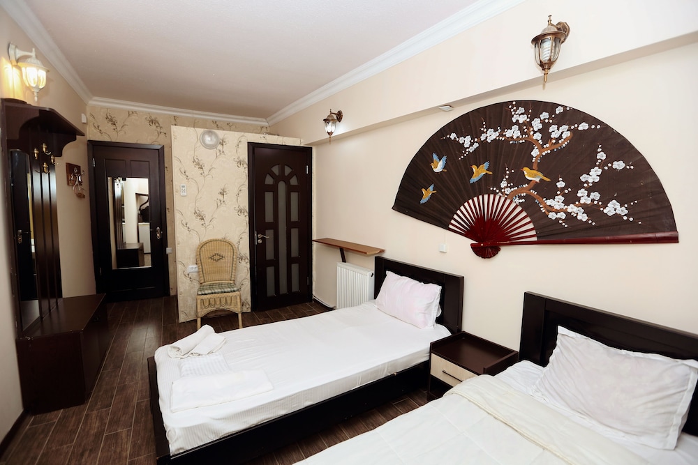 ISAKA HOTEL 39/74
