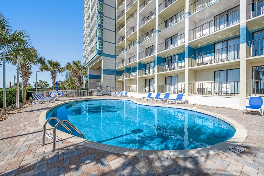 Carolinian Beach Resort in Myrtle Beach by Vacasa 15/50