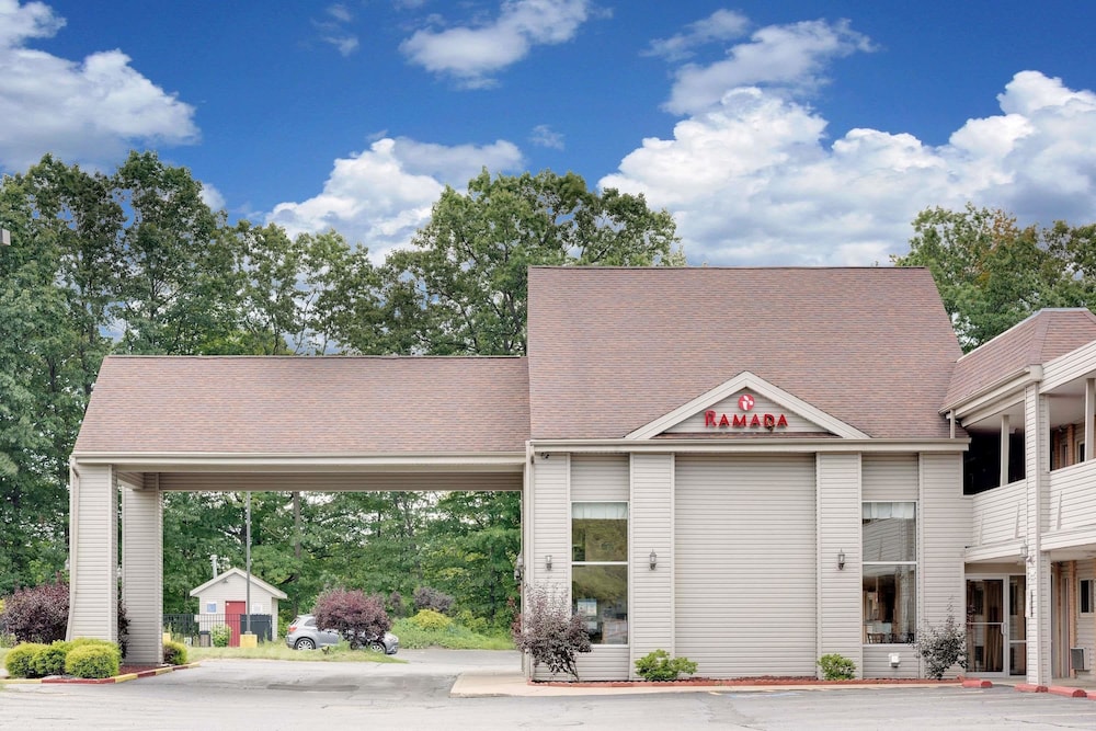 Ramada by Wyndham Cleveland Airport West 2/35