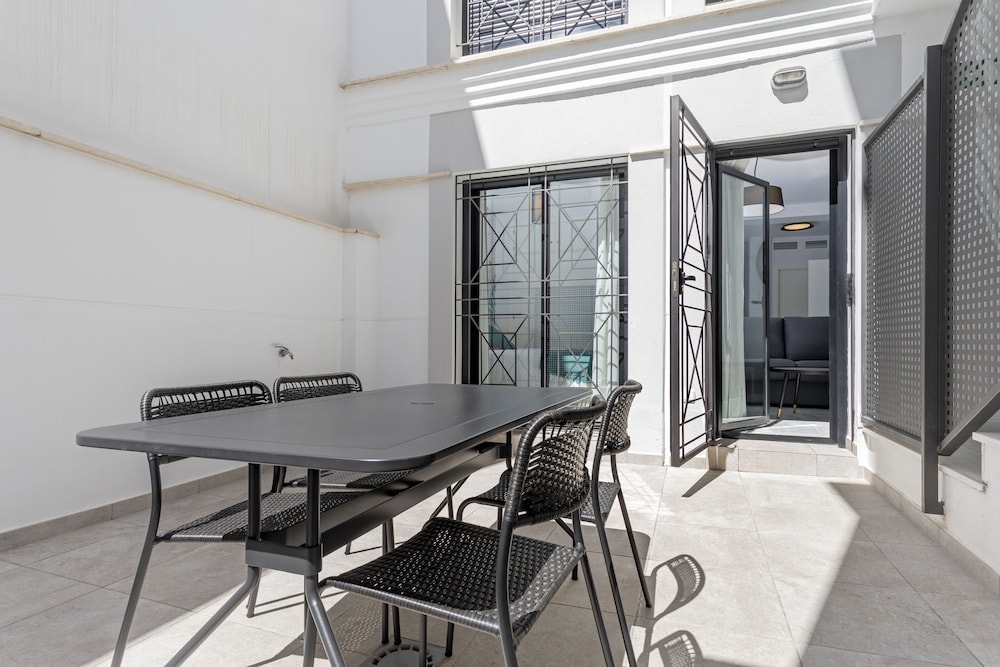 Malaga Rivas 34 Suites Homes 32/48