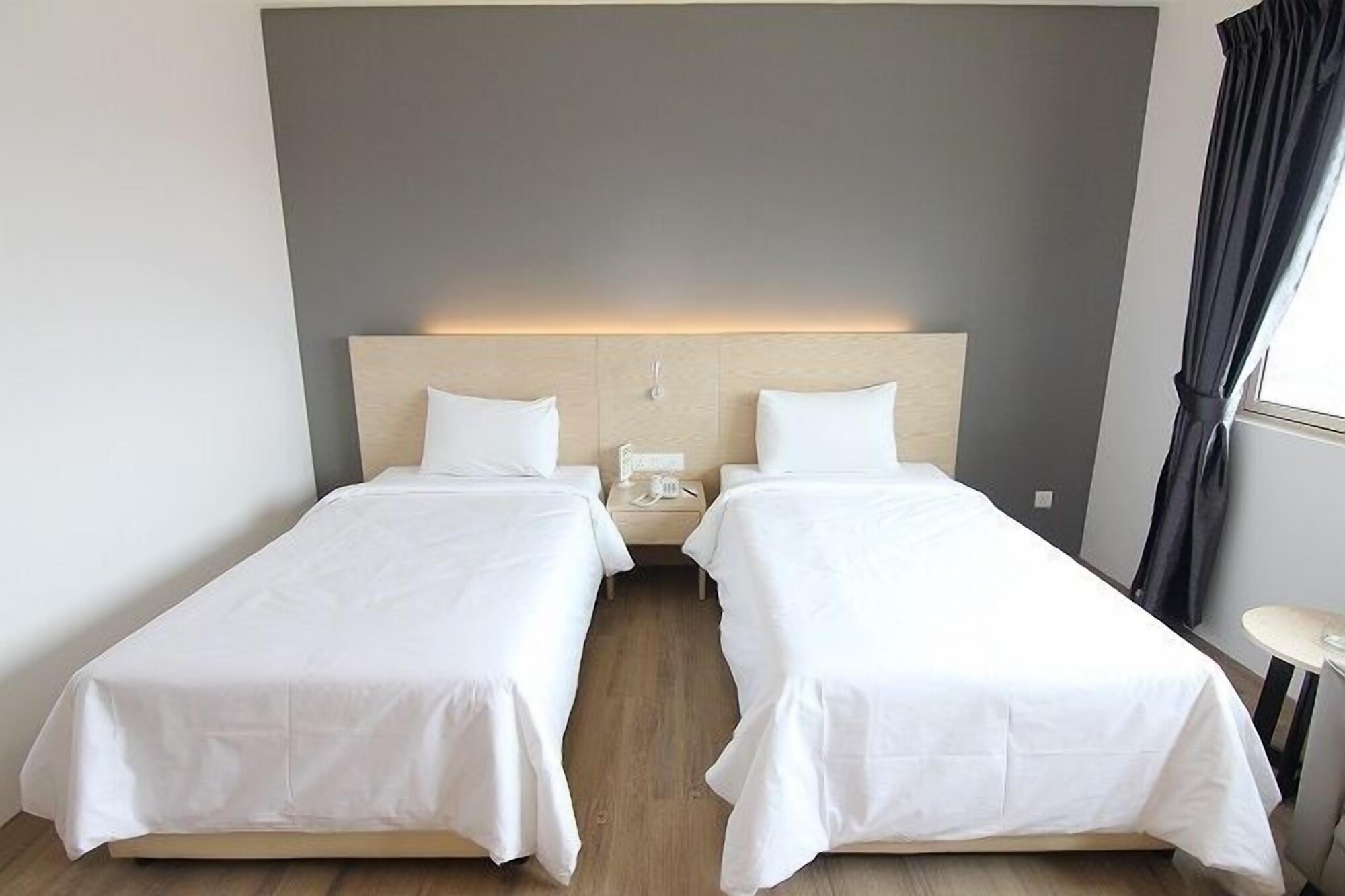 غرفة ديلوكس بسريرين منفصلين، Kingston Hotel 25 at Summit Signature Batu Pahat 4/5