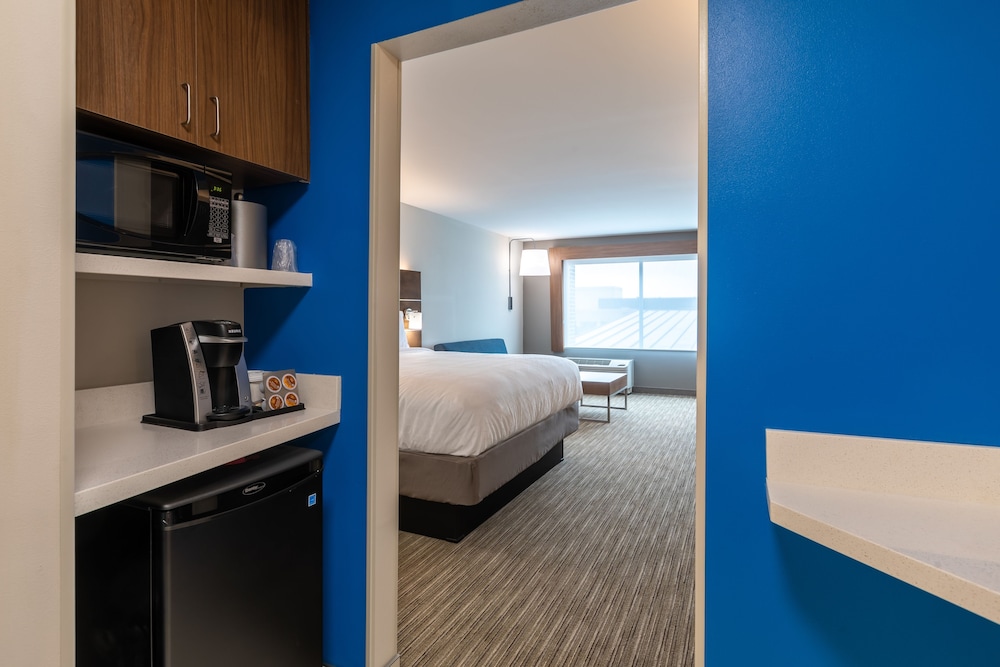 Holiday Inn Express Suites Gainesville Lake Lanier Area 18/59