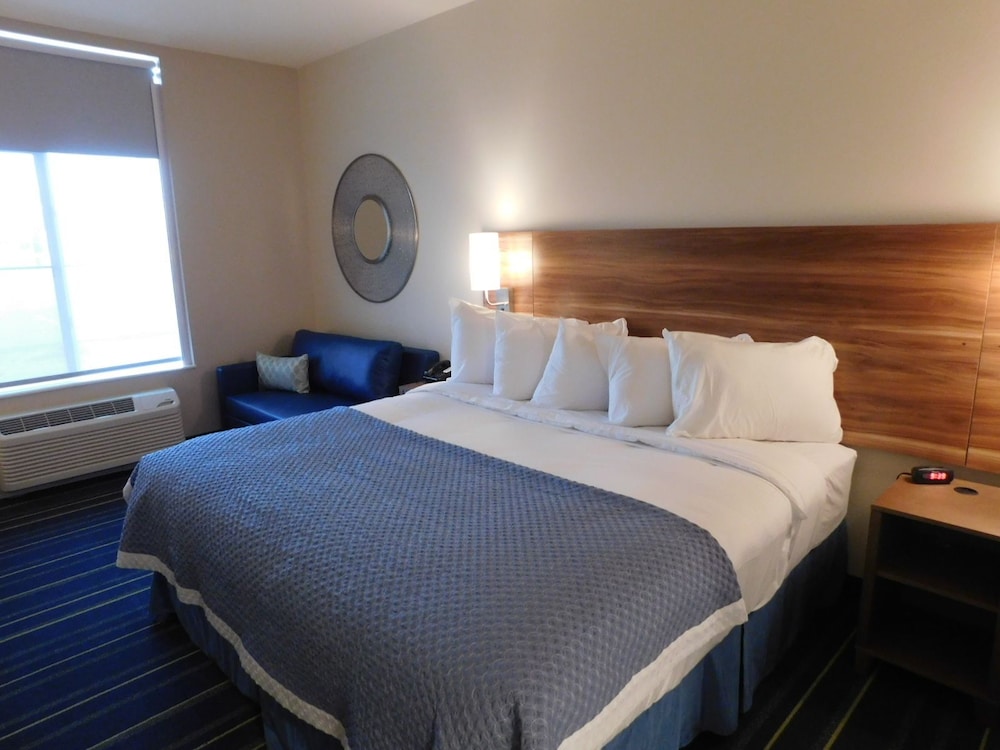 Days Inn & Suites by Wyndham Kearney 24/61