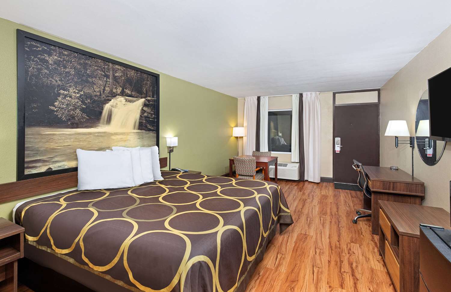 Super 8 By Wyndham Kingsport 9/25