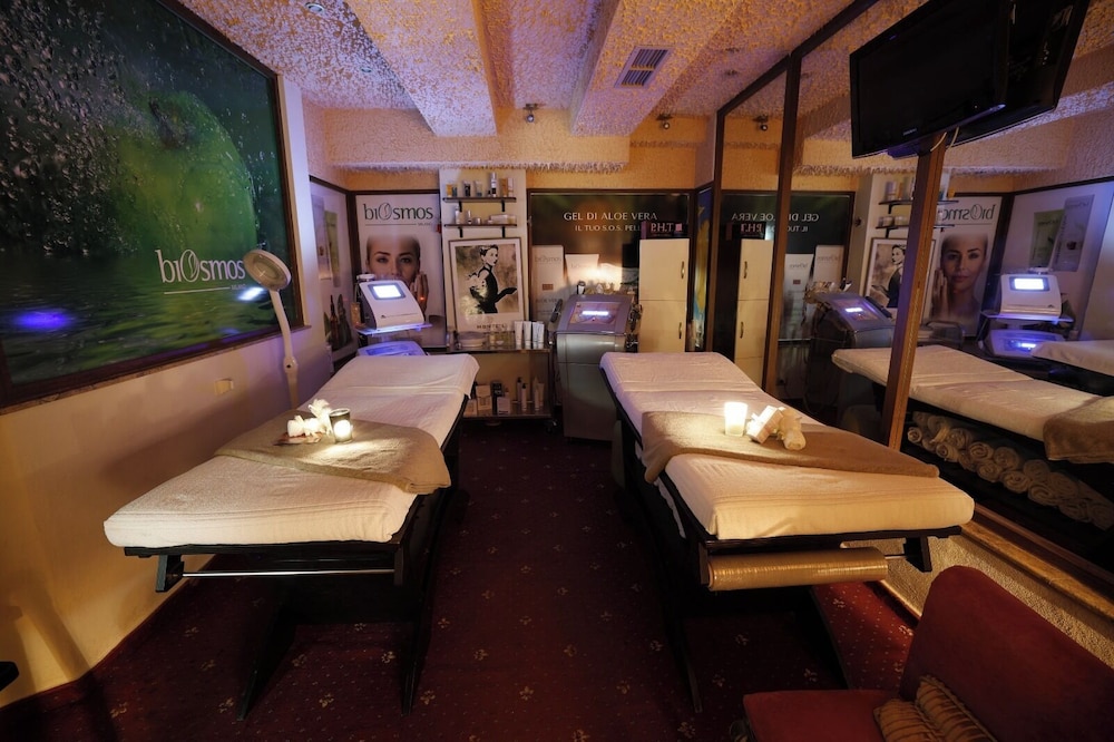 2 Kitarrat Boutique Hotel and Spa 32/34