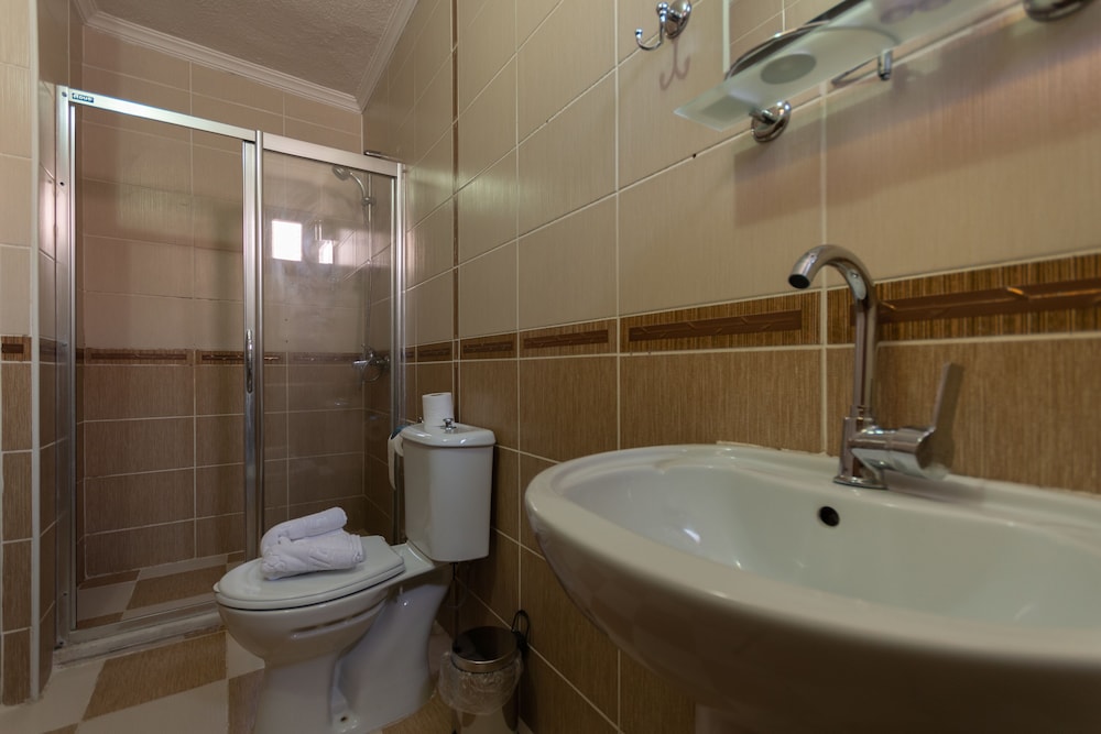 Rebetika Hotel 66/67