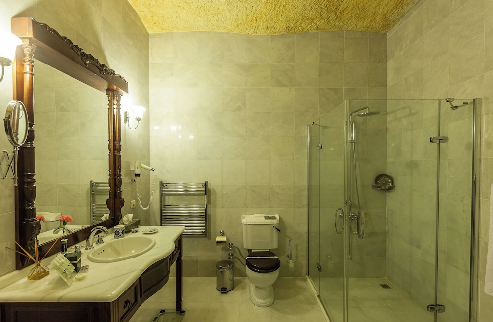 INTERIOR, POOL, SUITE