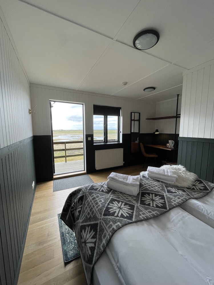 Aurora Lodge Hotel 7/50