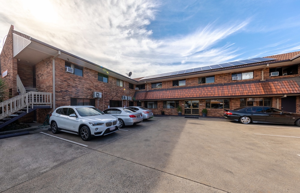 Ascot Budget Inn 70/77