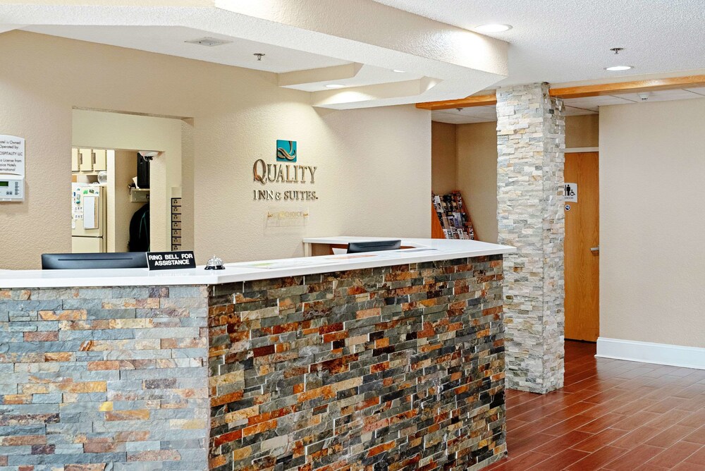 Quality Inn & Suites Robbinsville NC 7/37