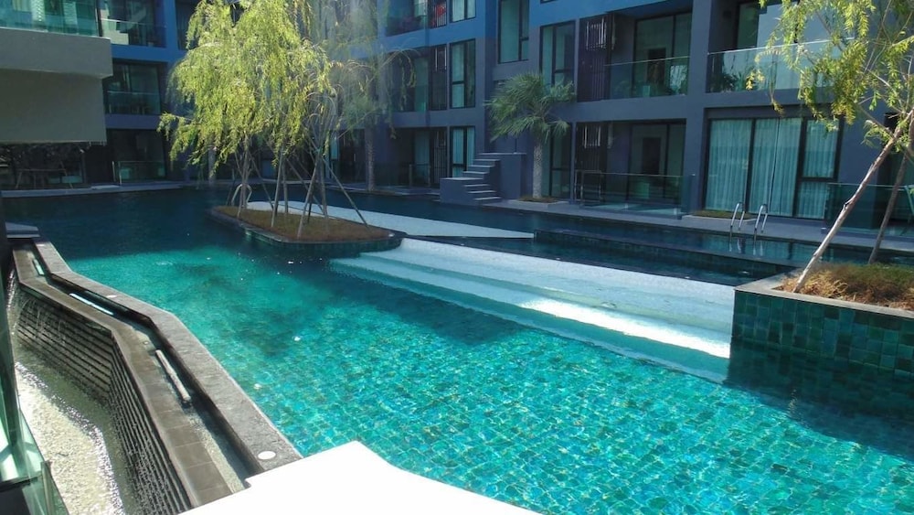 Acqua Condominium 46/50